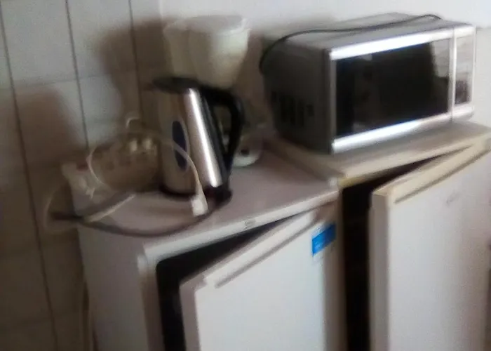 Ilona Vendeghaz Πανσιόν *